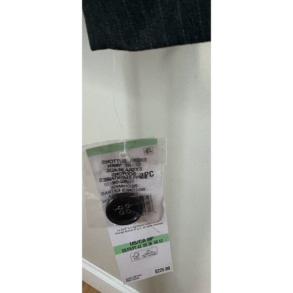 Le Suit Two-Button Gray Pinstripe Women's Blazer Petite Size 8 NWT - Picture 9 of 9